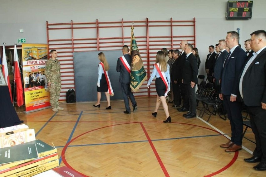 Maturzyści z Zespołu Szkół numer 1 w Opatowie zakończyli rok szkolny. Zobacz piękną uroczystość