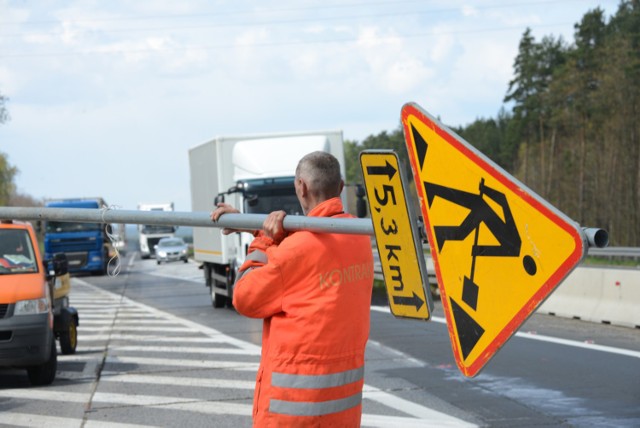 Uwaga kierowcy, przez 4 godziny zamknięta będzie w nocy z 25 na 26 września autostrada A1 na wysokości miejscowości Przywieczerzyn w województwie kujawsko-pomorskim. Ruch na autostradzie wstrzymany zostanie w obu kierunkach! Będą objazdy.

Więcej informacji o powodach, dla którego będzie zamknięta autostrada A1 oraz o objazdach na kolejnych planszach galerii >>>


O krok od wielkiej tragedii! Cudem uniknęli śmierci! [wideo - program Stop Agresji Drogowej]

