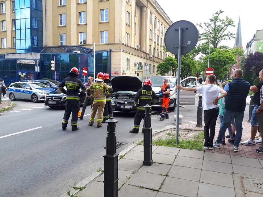 Zderzenie samochodów pod Urzędem Miasta. Śląska zakorkowana