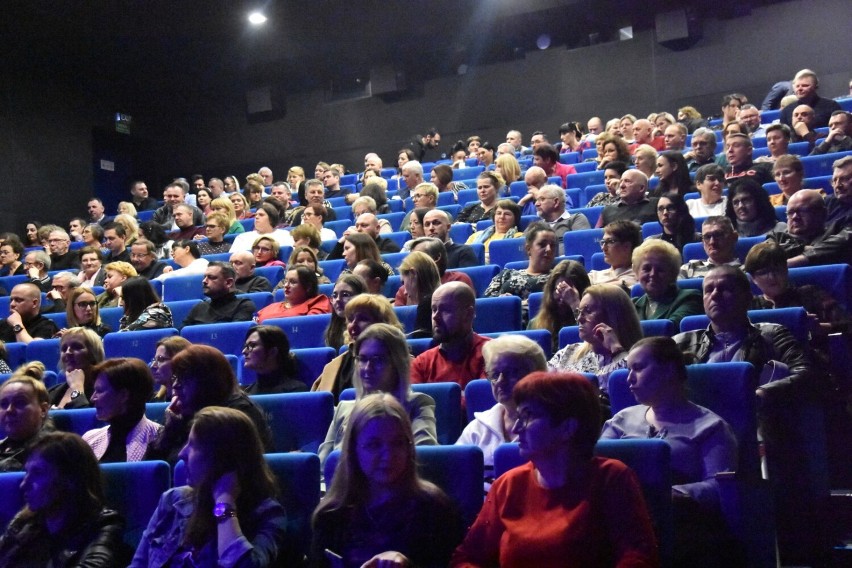 Walentynkowy koncert Sławka Uniatowskiego w MDK w Wągrowcu 