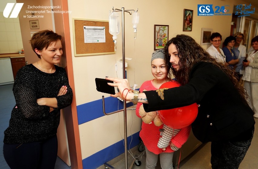 Sylwia Majdan i Michał Szpak odwiedzili w szpitalu waleczne dzieciaki, było dużo radości