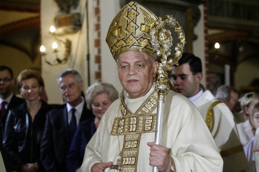 Trwa ingres nowego biskupa legnickiego