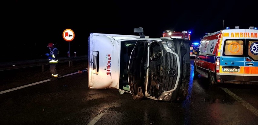 Wypadek na autostradzie A4. Na wysokości Olszowej zderzyły się dwa auta. Trzy osoby ranne