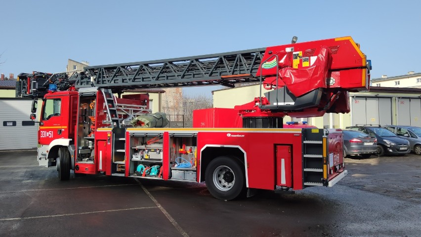 Nowy wóz strażacki z ponad 40-metrową drabiną może wynieść...