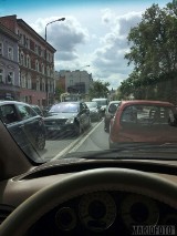 Autobus gubił olej w centrum, Opole stanęło w korkach 