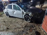 Groźny wypadek w Białokoszu. Auto wpadło na posesję. Kierowca był kompletnie pijany [FOTO]