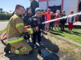 Dzień Strażaka. Strażaków ochotników z Baranowa odwiedziły przedszkolaki. 4.05.2022. Zdjęcia