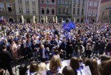 Stary Rynek: Poznaniacy odśpiewali hymn Unii Europejskiej. "Oda do radości" zabrzmiała dwa razy