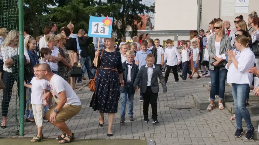 Gniezno: Rozpoczęcie roku szkolnego 2019/20 w SP nr 6 im. Henryka Sienkiewicza