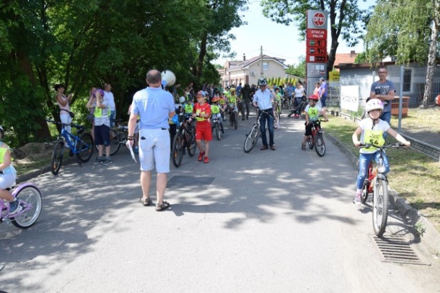 Nowy Dwór Gdański. O Puchar Burmistrza Nowego Dworu Gdańskiego zmagali się młodzi uczestnicy rowerowego wyścigu "Tuga Tour". Po zawodach odbyła się wręczenie nagród dla najlepszych zawodników.