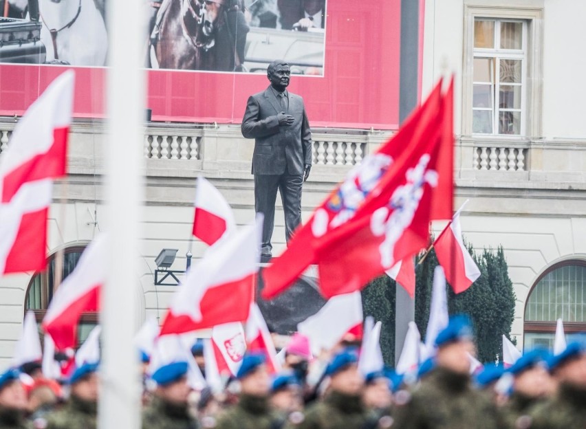 Pomnik smoleński na placu Piłsudskiego zostanie...