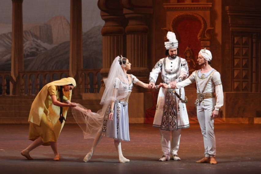 "Bajadera", czyli tragiczna historia miłości tancerki i wojownika. KCK zaprasza na retransmisję jednego z najwspanialszych baletów