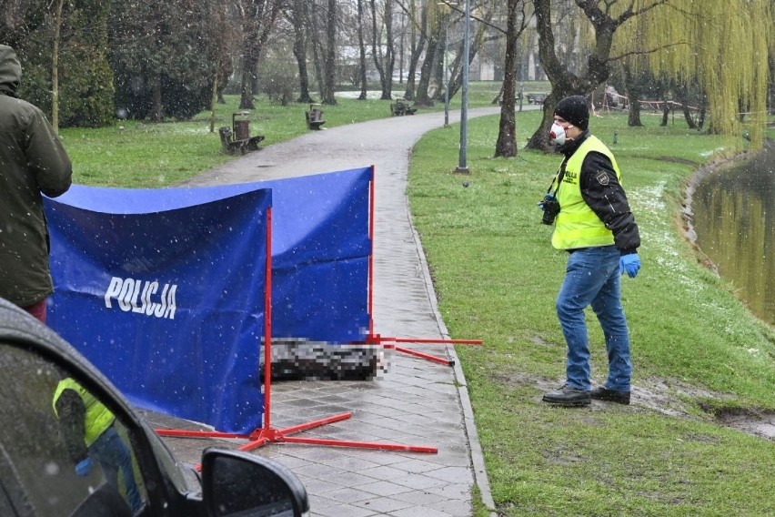Ciało mężczyzny w stawie w Parku Miejskim w Kielcach. Kim jest ofiara? [ZDJĘCIA] 