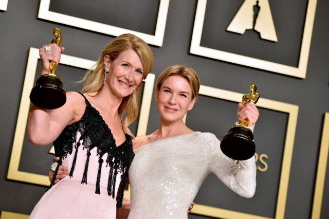 Podczas gali Oscarów przyznaje się nagrody w kilku kategoriach związanych z filmem.