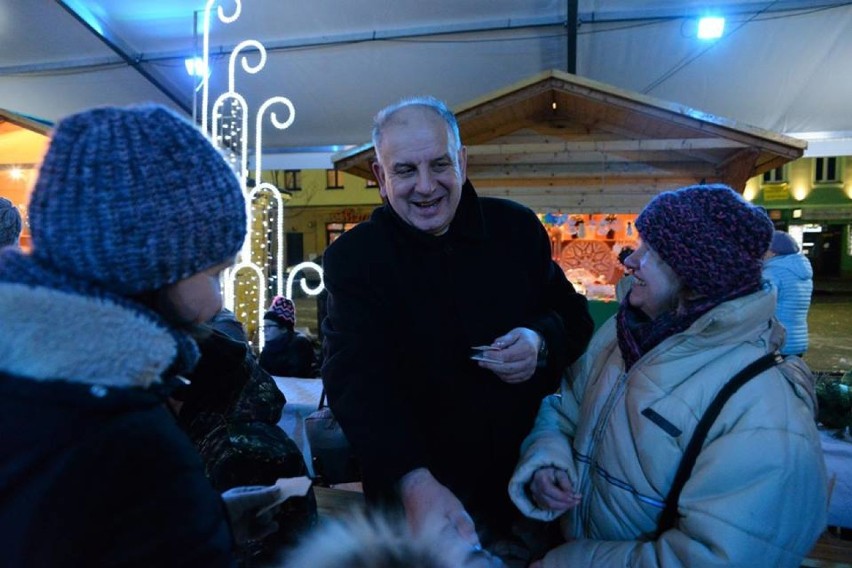 W niedzielę na rynku odbyła się wigilia dla mieszkańców...