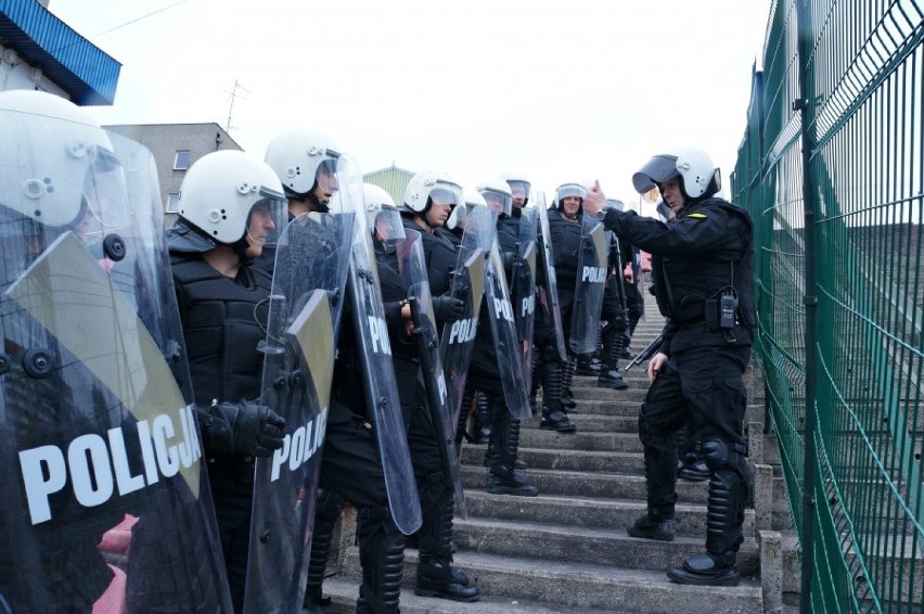 Policja w Jastrzębiu: Policjanci ćwiczyli na Stadionie Miejskim ZDJĘCIA