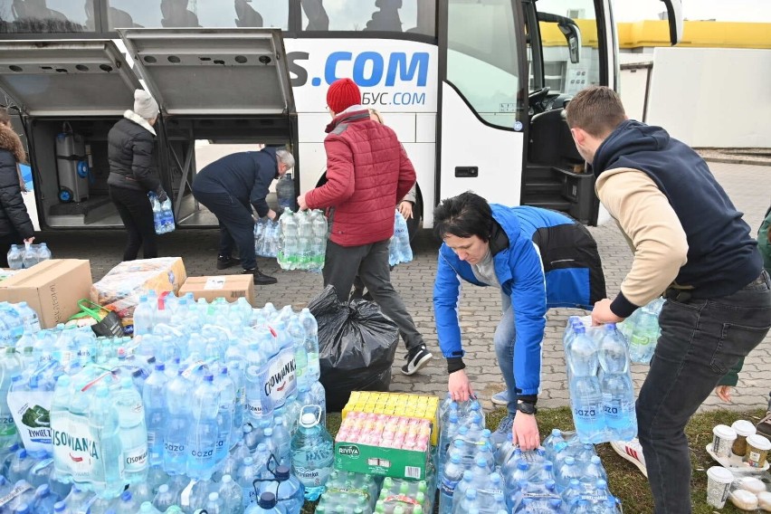 Autobus z Wałbrzycha pojechał na granicę w Przemyślu zawieźć...