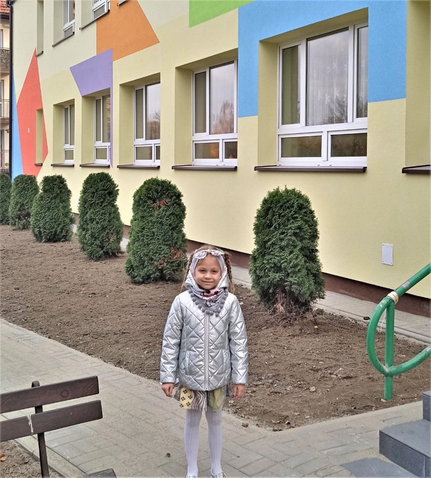 Efekty remontu Przedszkola nr 8 w Olkuszu oczami dzieci. Niecodzienna wystawa ich prac