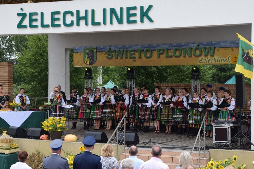 Święto plonów w gminie Żelechlinek obyło się 27 sierpnia i...