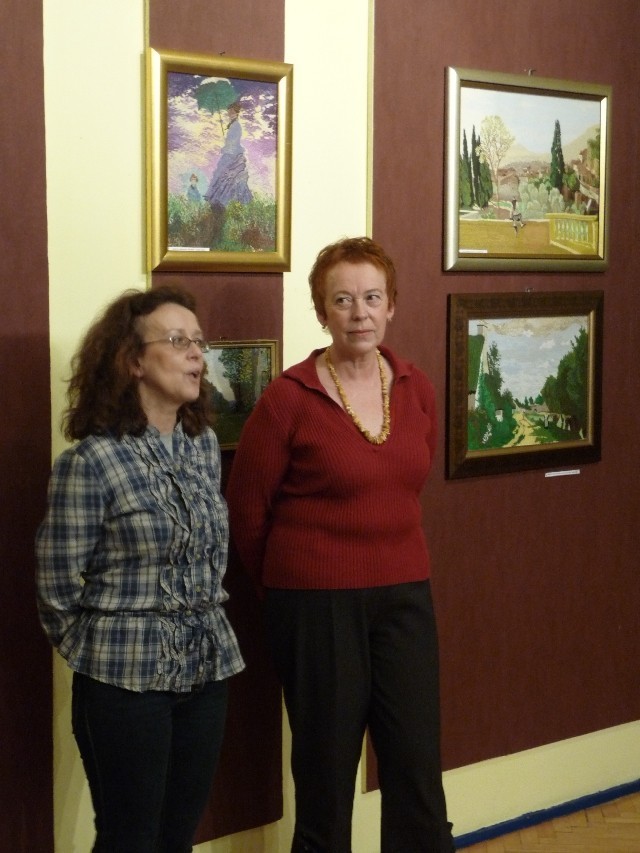 Anna Rak (z prawej) opanowała sztukę haftowania obrazów do...