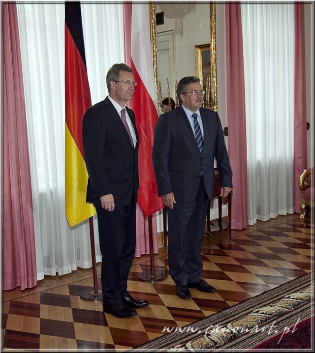 Oficjalne przywitanie prezydenta elekta Bronisława Komorowskiego z prezydentem Niemiec Christianem Wolffem. Fot. Dariusz Bartosiak