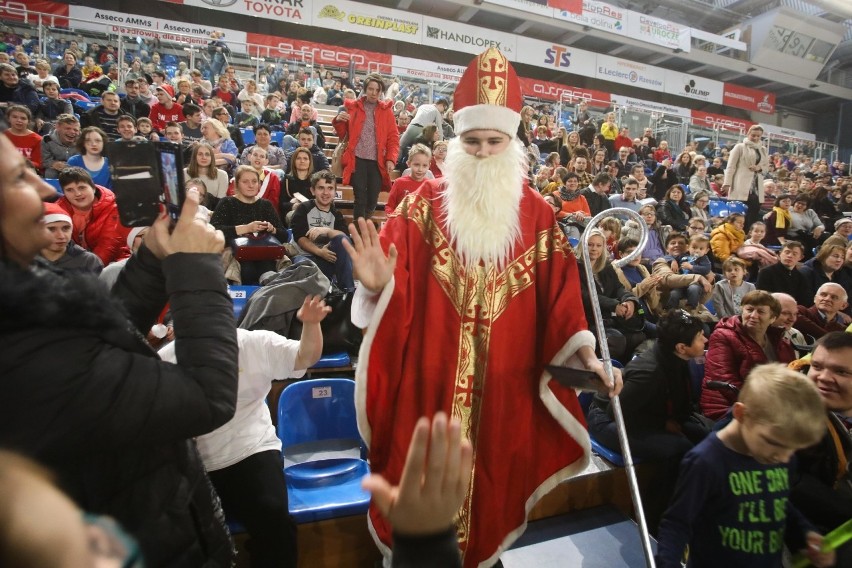 Święty Mikołaj odwiedził podopiecznych Caritas z całego Podkarpacia [ZDJĘCIA]