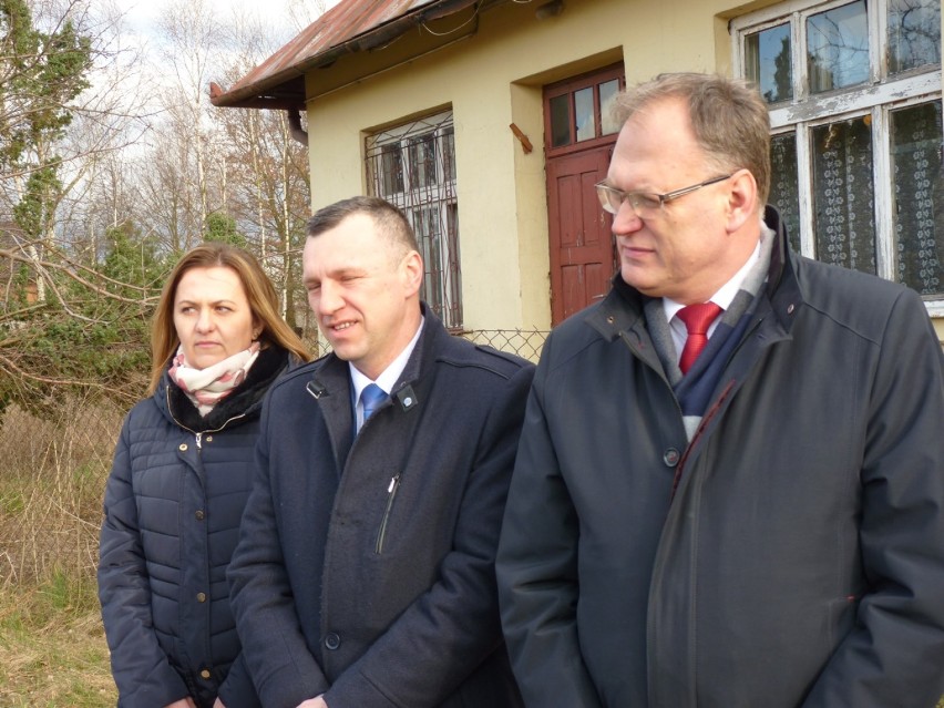 Radomsko: co zrobić z budynkiem byłej szkoły na Suchej Wsi? Magistrat zapyta mieszkańców [ZDJĘCIA, FILM]