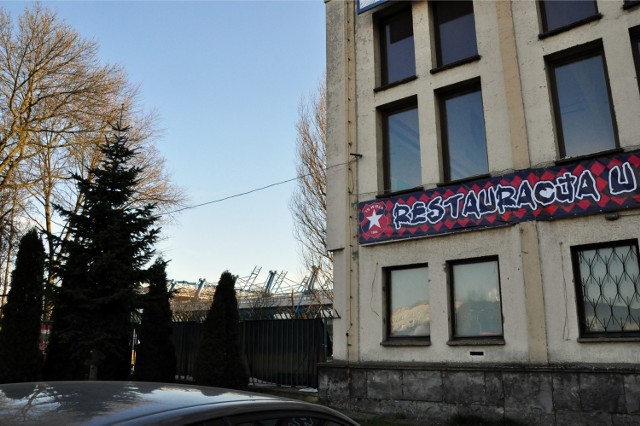 Restauracja "U Wiślaków", skąd odpalono race podczas meczu Wisła-Ruch.