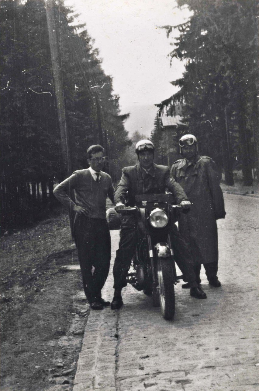 JEDNYM ŚLADEM: Motocyklowe wyprawy dziadka Floriana. Może ktoś je pamięta? [ZDJĘCIA]