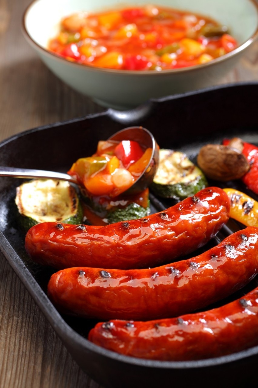 Składniki: kiełbasa (1 opakowanie), salsa paprykowa
Salsa -...