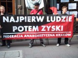Fotorelacja z protestu przeciwko eksmisji antykwariatu w Krakowie