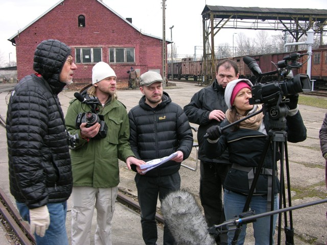 Kręcą film o Stalinie w skierniewickiej parowozowni. W piątek (21 lutego) odwiedziliśmy ekipę filmową na terenie zabytkowej parowozowni.