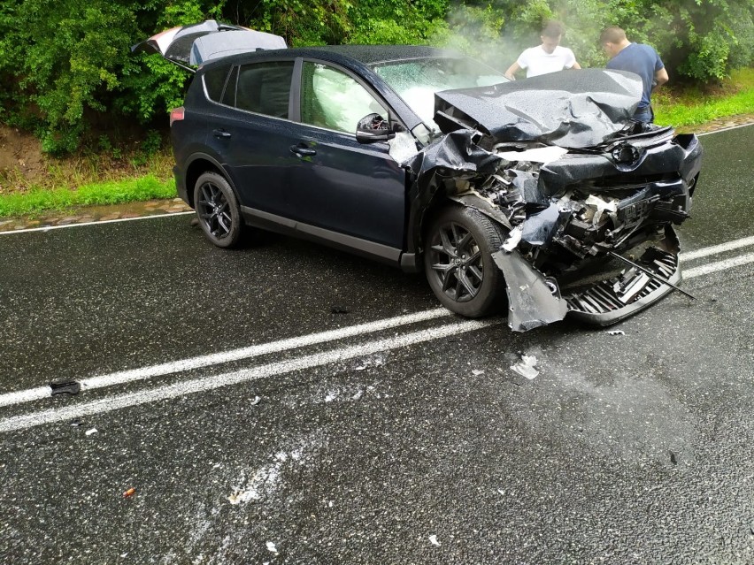 Wypadek na DK16 w Kłódce w powiecie grudziądzkim. Jedna osoba trafiła do szpitala [zdjęcia]