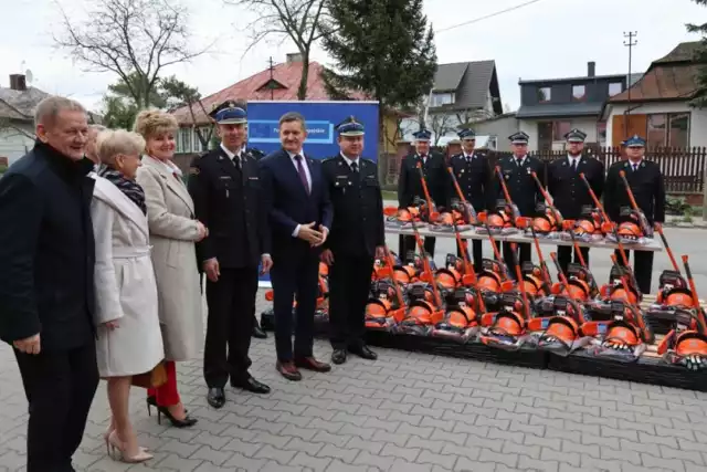 Uroczyste przekazanie sprzętu odbyło się w Komendzie Miejskiej PSP w Chełmie.