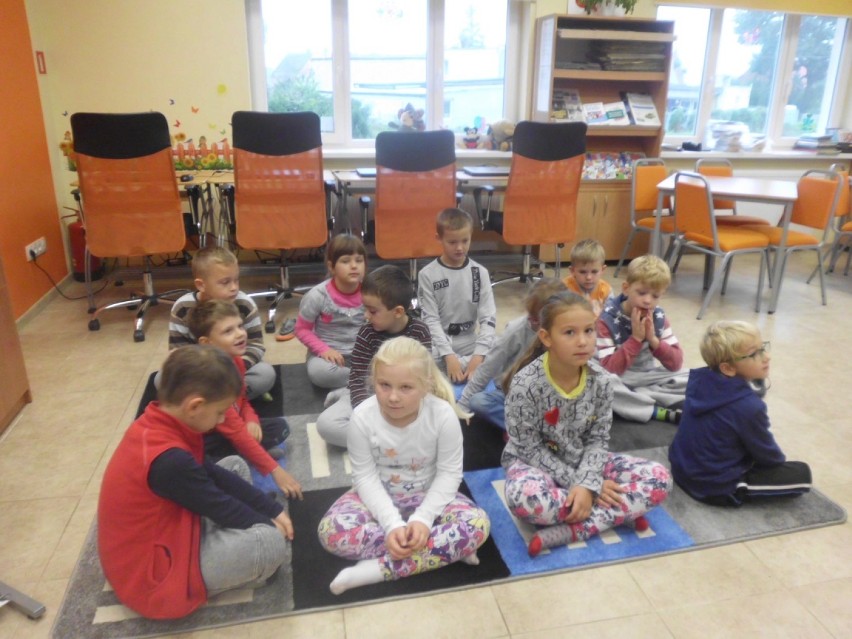 Biblioteka w Radwankach zorganizowała głośne czytanie dla dzieci [FOTO]