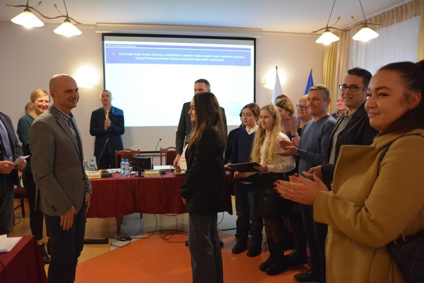 Uczniowie z gminy Darłowo otrzymali stypendia wójta gminy za wyniki w nauce