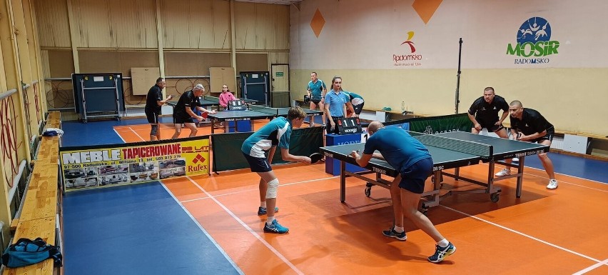 Tenisiści stołowi UMLKS Radomsko wygrali mecze w III i V...