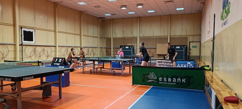 Tenisiści stołowi UMLKS Radomsko wygrali mecze w III i V...