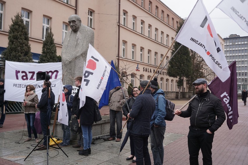 Manifestacja Solidarni przeciw rasizmowi w Łodzi [ZDJĘCIA FILM]