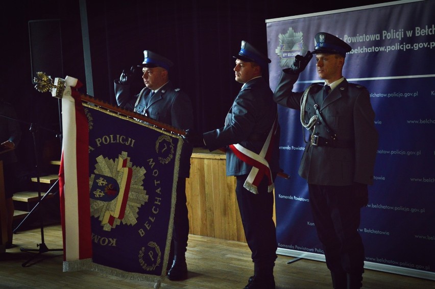 Bełchatów. Komendant Mielczarek oficjalnie pożegnał się z bełchatowską komendą. Policjanci przywitali nowego szefa [ZDJĘCIA]