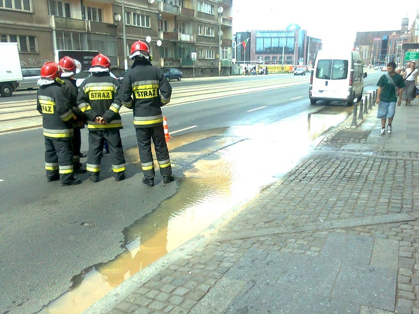 Wrocław: Ul. Piotra Skargi -  awaria wodociągu i utrudnienia