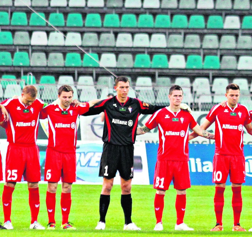 Puste trybuny stadionu Górnika Zabrze robią naprawdę...