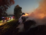 Pożar w Dąbrowicy. Paliło się 3 tysiące bali słomy [ZDJĘCIA]