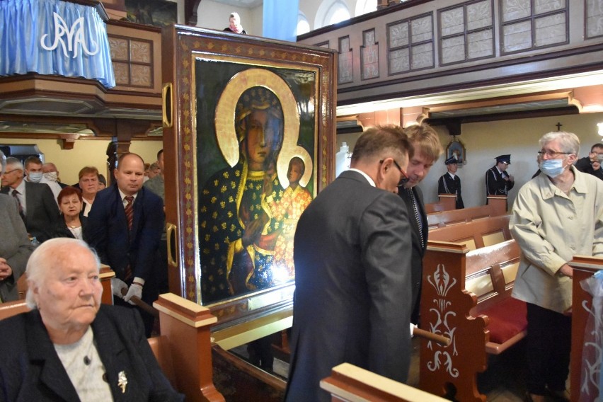 Nowy Tomyśl: Msza święta podczas peregrynacji kopii obrazu Matki Bożej Częstochowskiej w Jastrzębsku Starym