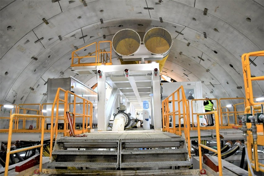 Do dziś TBM Wyspiarka wydrążyła 116 metrów tunelu. Tunel w...