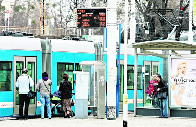 Świetlne tablice, które informują m.in. o opóźnieniach autobusów, ma już Wrocław