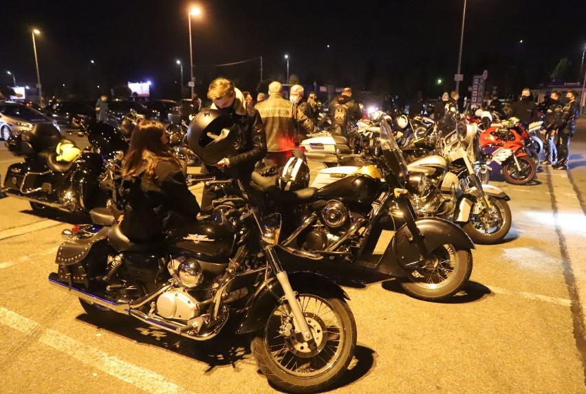 Protest przeciw ograniczaniu aborcji w Radomiu. Tym razem była manifestacja samochodowo-motocyklowa w obronie praw kobiet - zobacz zdjęcia