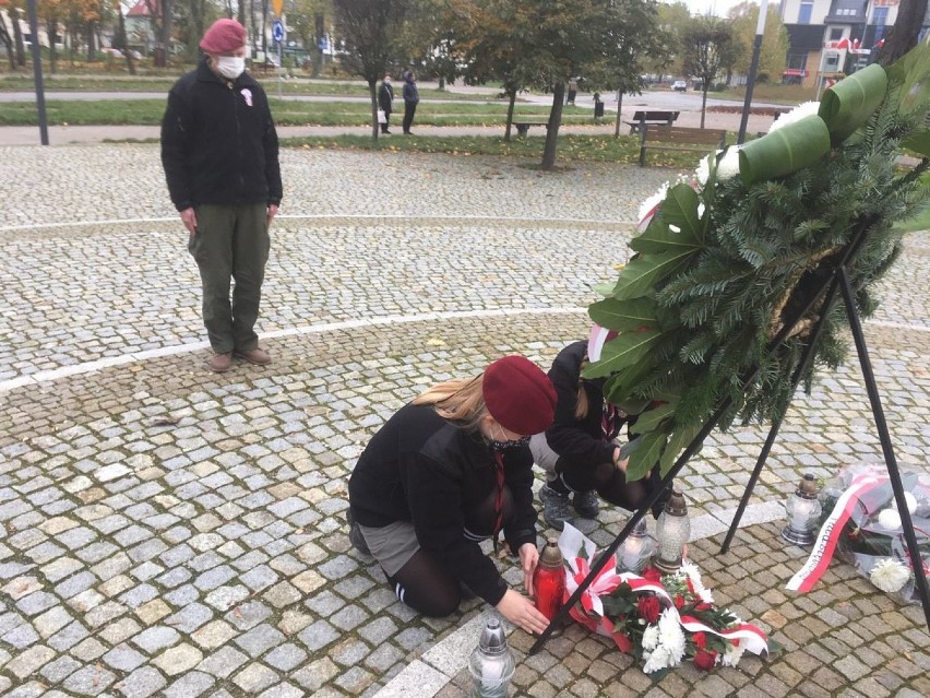 Harcerze zorganizowali Capstrzyk Niepodległości pod pomnikiem gen. Sosabowskiego