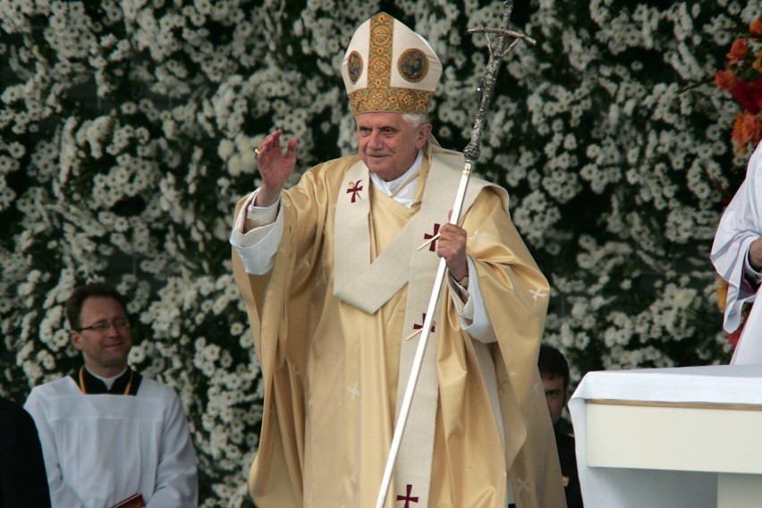 Papież Benedykt XVI doznał udaru krwotocznego w 1991 roku....