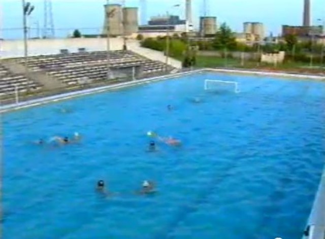 "Klimatyczne" ujęcie basenu przy ul. Energetyków, na którym piłkarze wodni Stilonu dostarczali kibicom wiele radości.